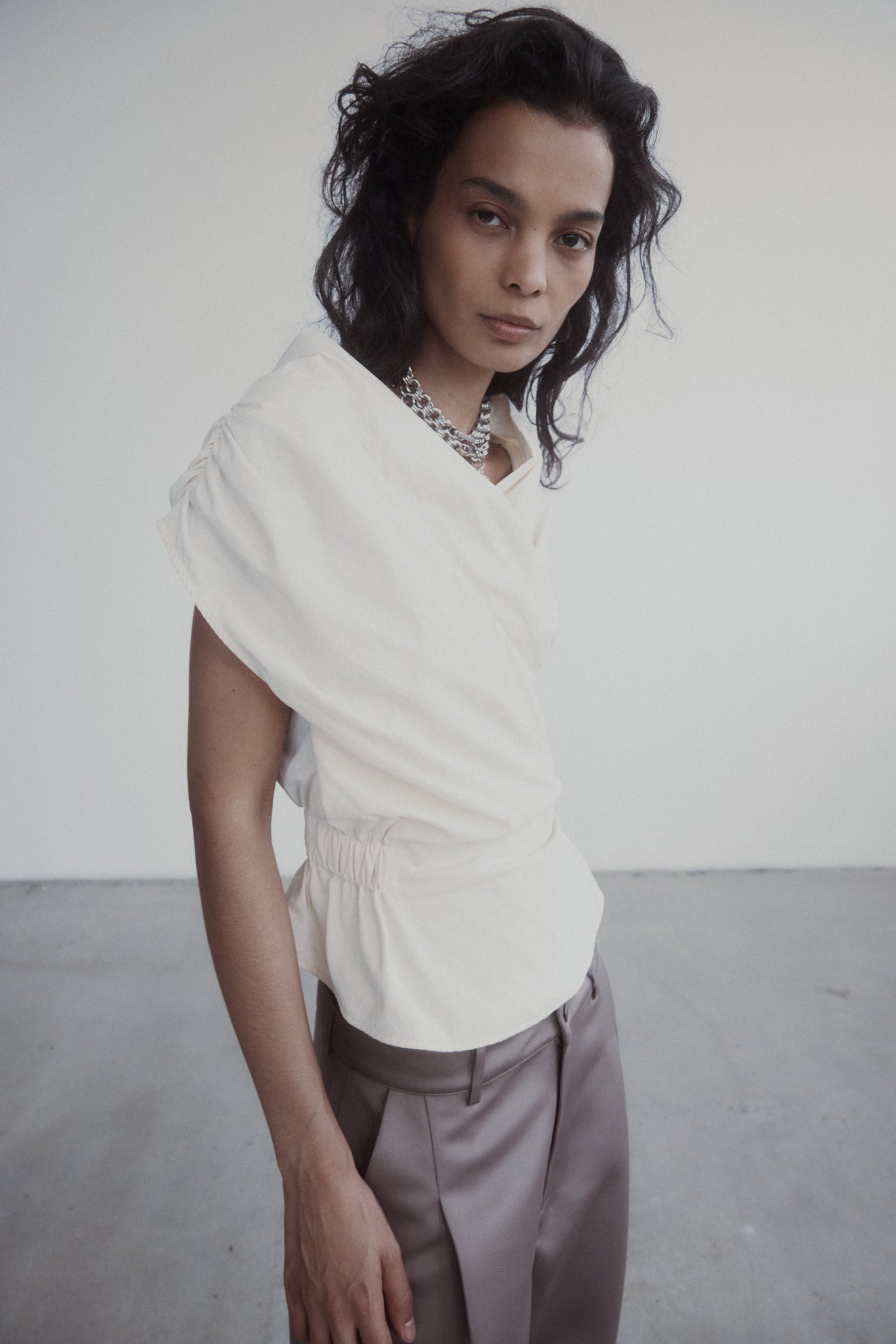 Harris Tapper Chaimberlain Top Ivory detail