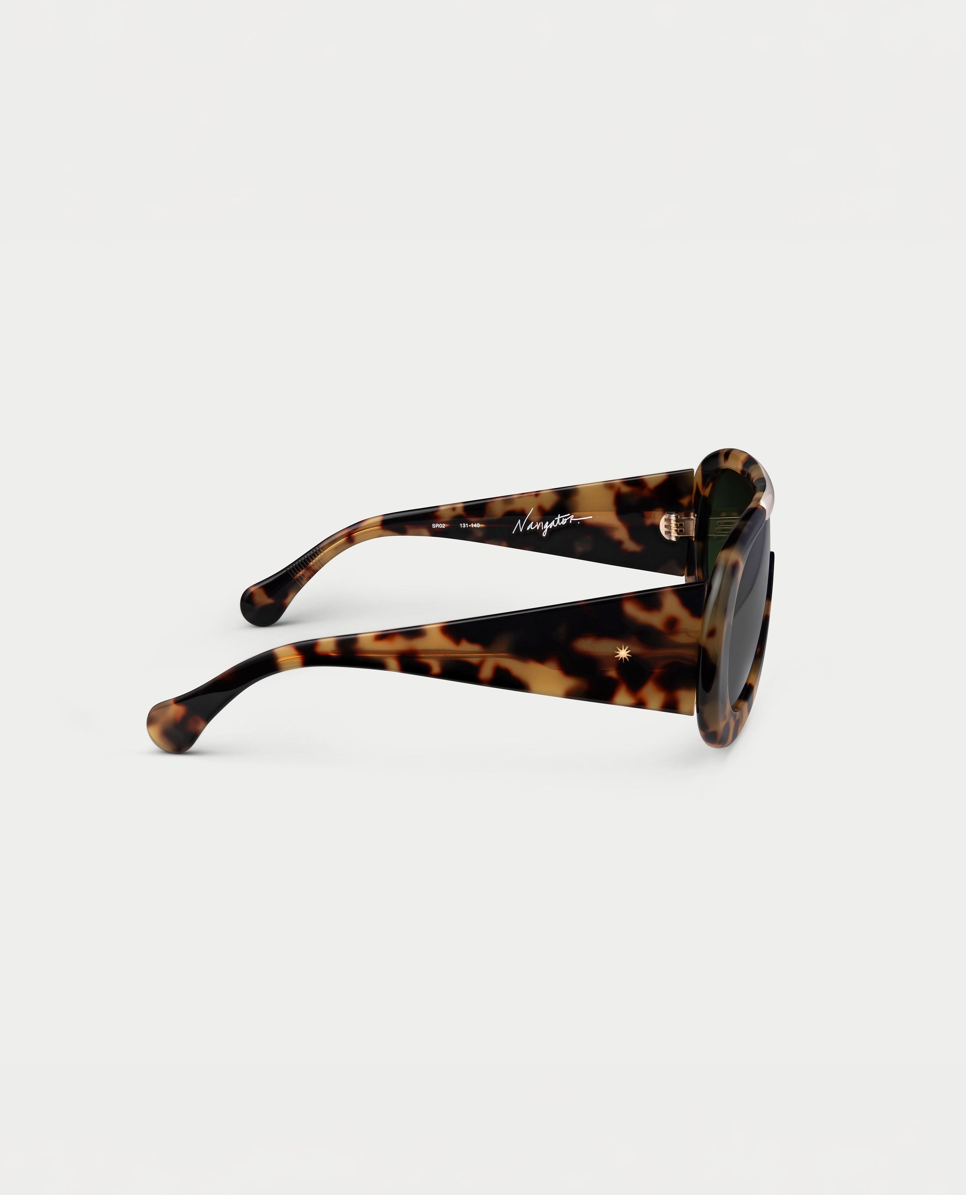 éliou Navigator Sunglasses Tortoise