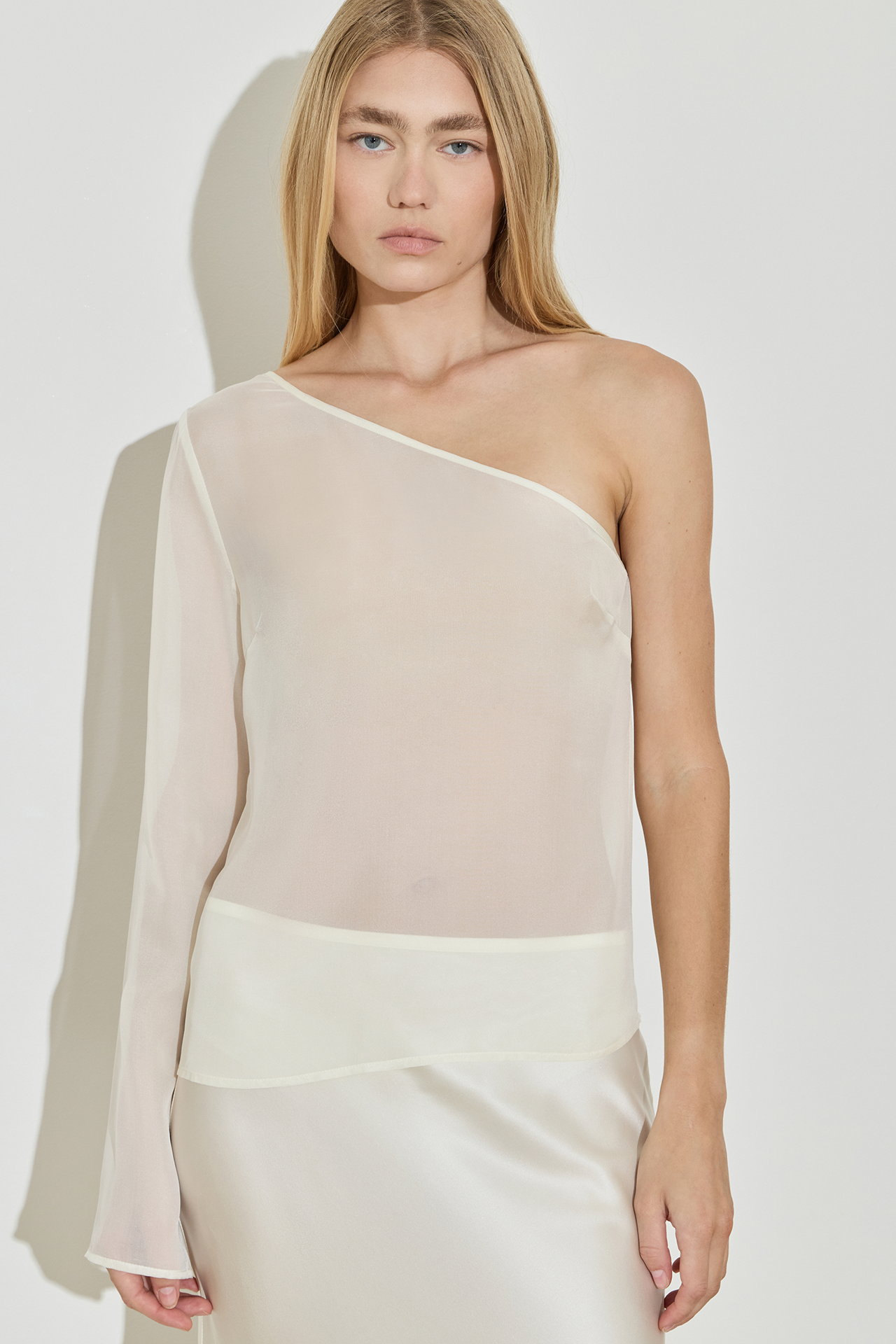 Maison Essentiele One-Shoulder Long Sleeve Top Cream
