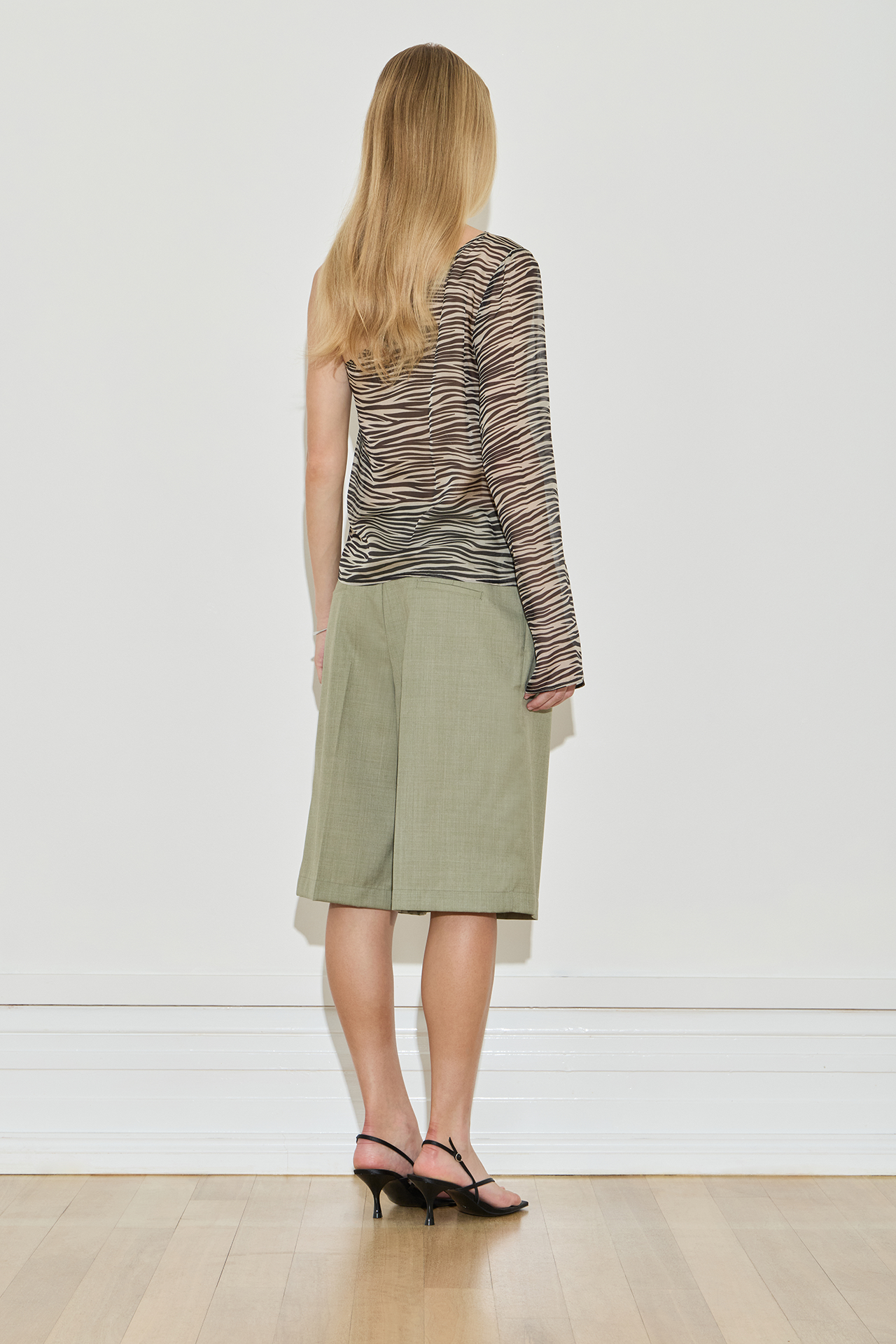 Maison Essentiele One-Shoulder Long Sleeve Top Zebra