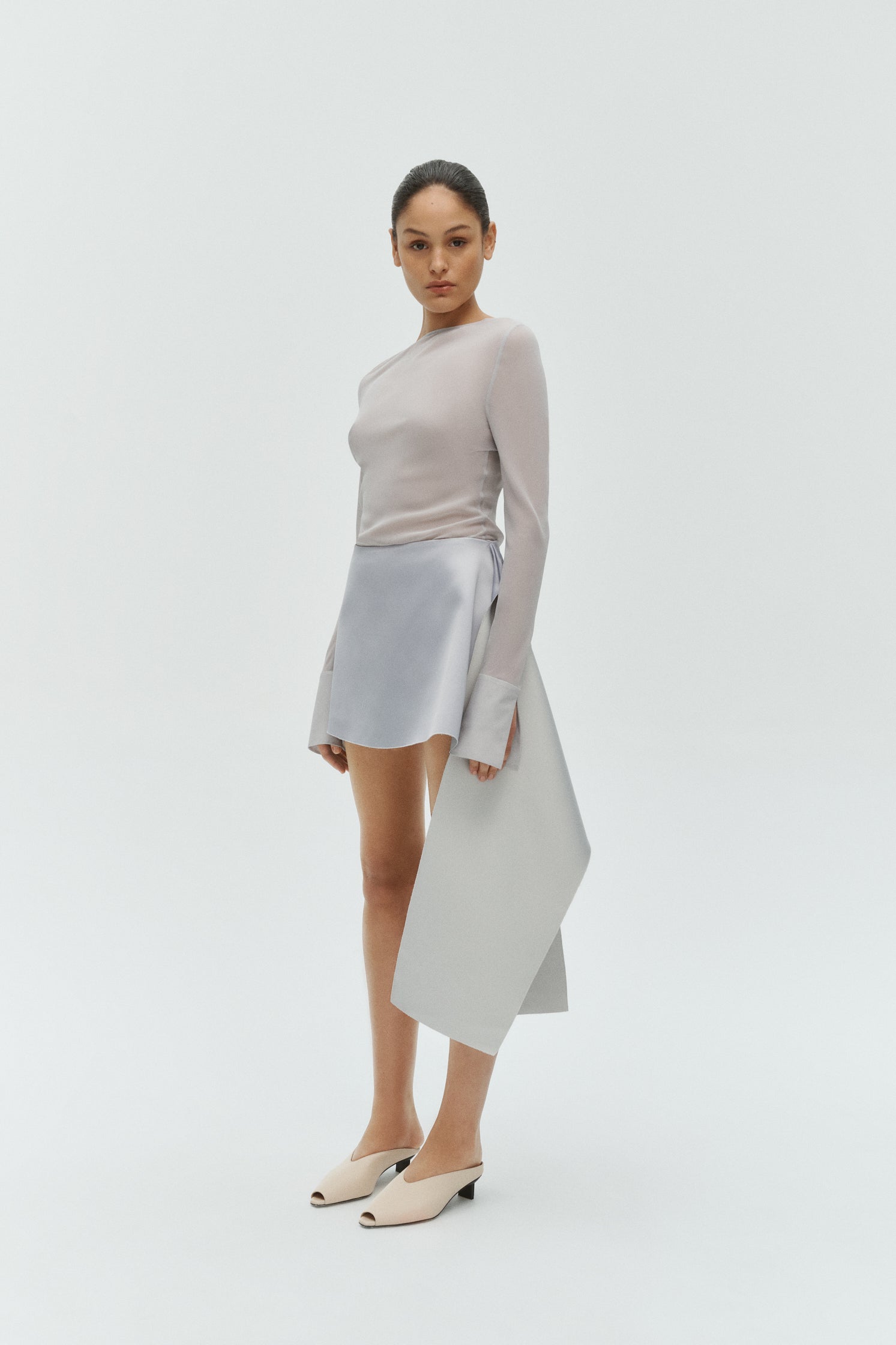 Miro top silver front view clean silhouette